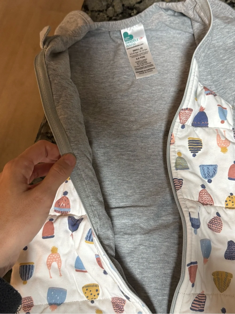 Love to dream swaddle 2.5 tog / small - Grey Trim with Multi-Color Hat Print
